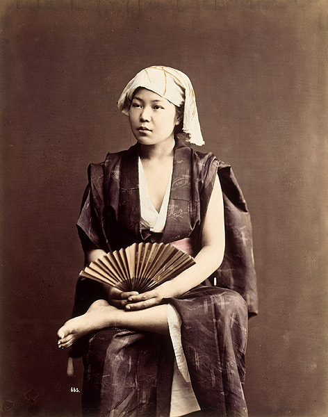 Jeune_femme_à_l'éventail_Beato_et_von_Stillfried-Ratenicz.jpg