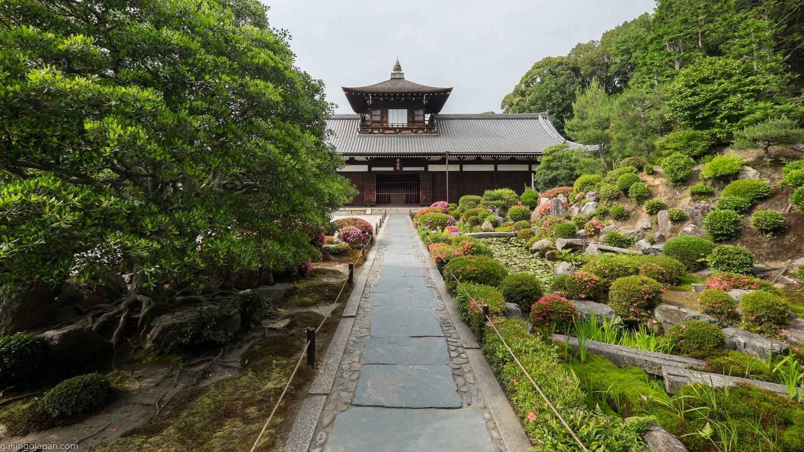 Kaisando-Hall-of-Tofukuji-Temple.jpg