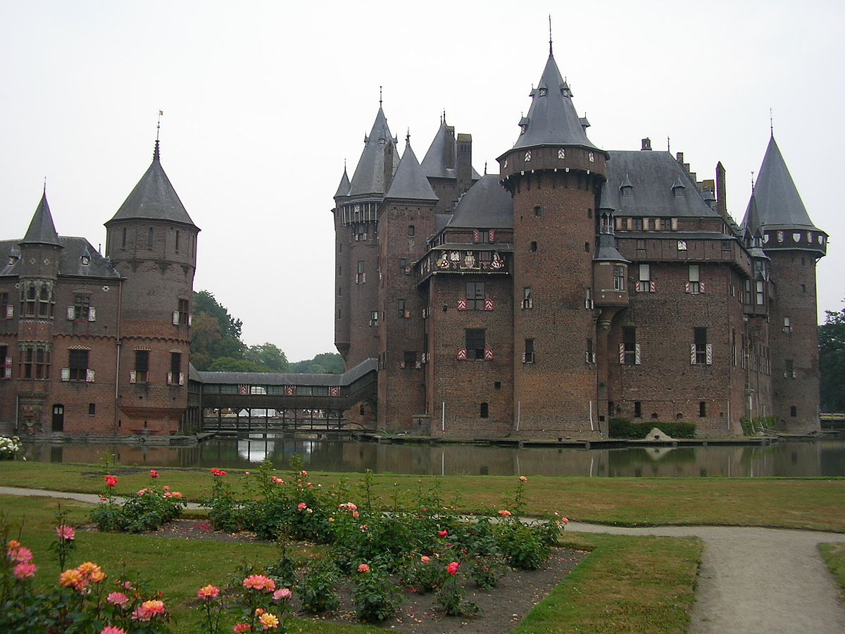 Kasteel_de_haar_22_juli_06_(1).jpg