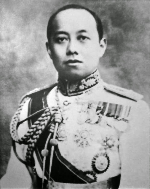 King_Vajiravudh_portrait_photograph.jpg