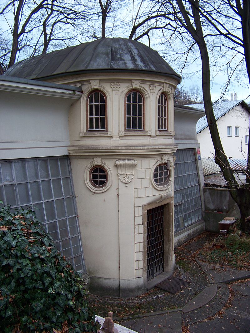 Klamovka,_rokokový_altán_se_skleníkem.jpg