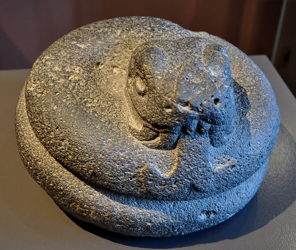 Klapperschlange_Azteken_Museum_Rietberg_RMA_1.jpg