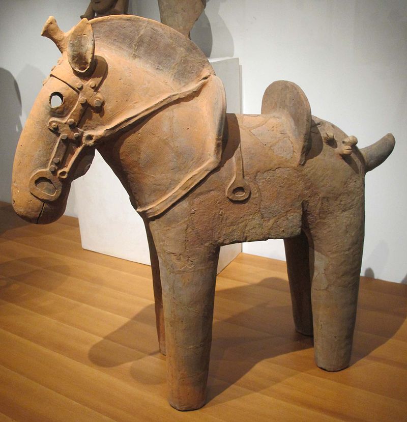 Kofun,_cavallo_haniwa,_V-VI_sec_02.JPG