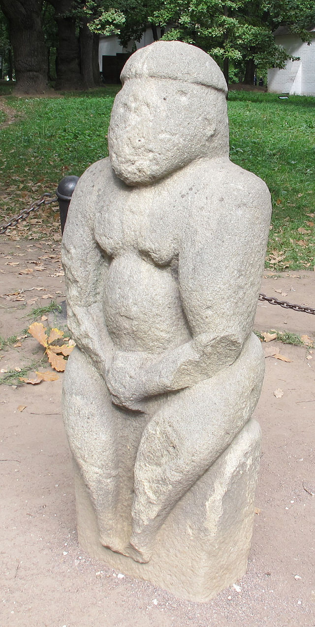 Kolomenskoe,_statua_povolovesiana_di_baba.JPG