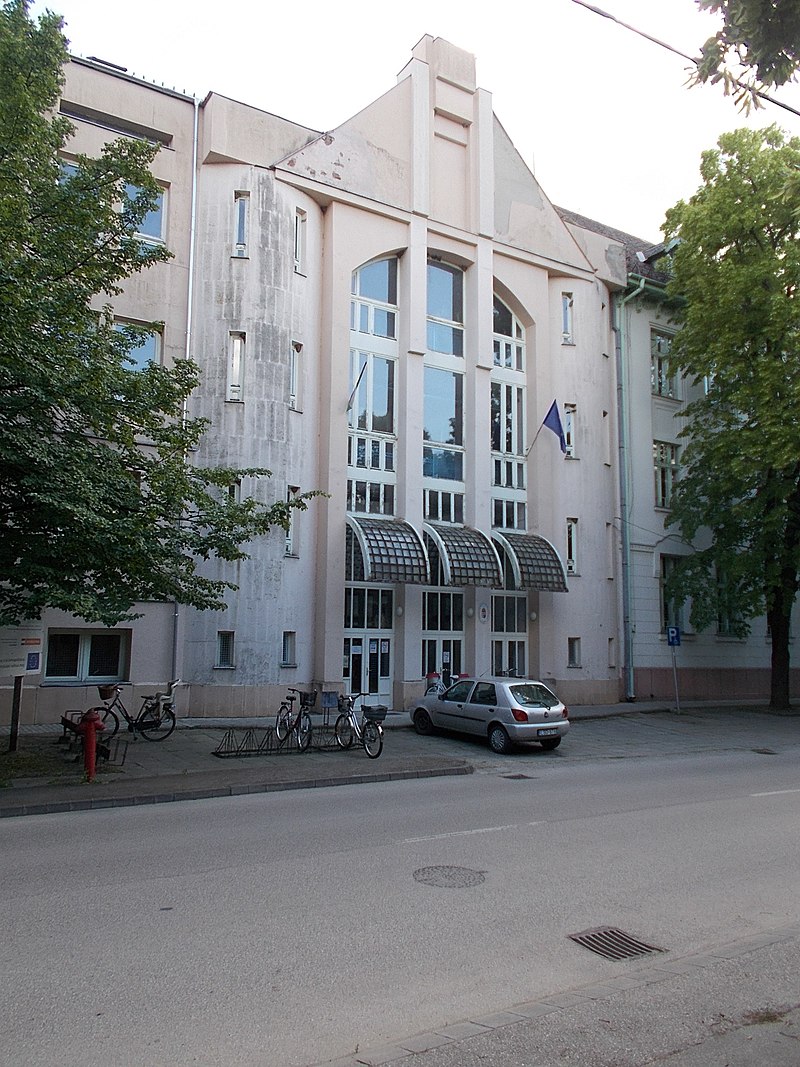 Kossuth_Platz_1,_N,_Mitte_NO,_2021_Csongrád.jpg