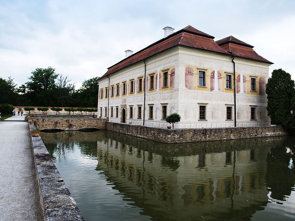 Kratochvíle_-_panoramio_(2).jpg