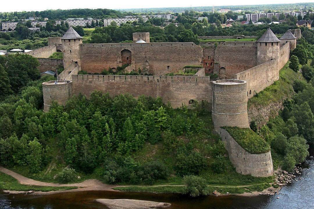 krepostj-ivangorod-len-oblastj-1.jpg