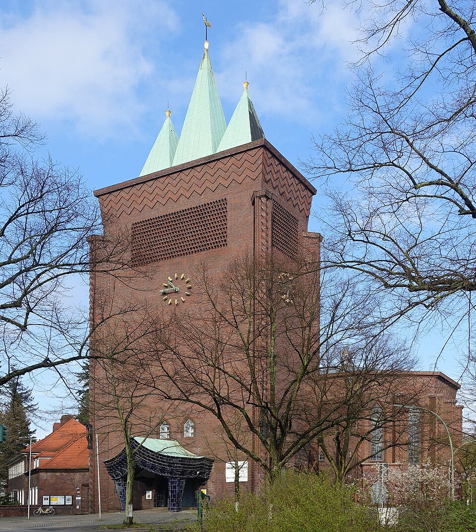 Kreuzkirche_(Berlin)_Ensemble.JPG