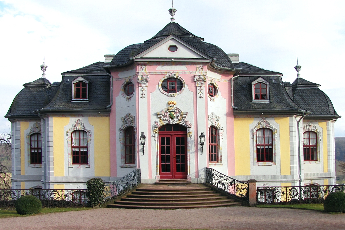 Kulturdenkmal_Dornburg_Saale_Rokokoschloss_Westansicht_Thüringen_.jpg