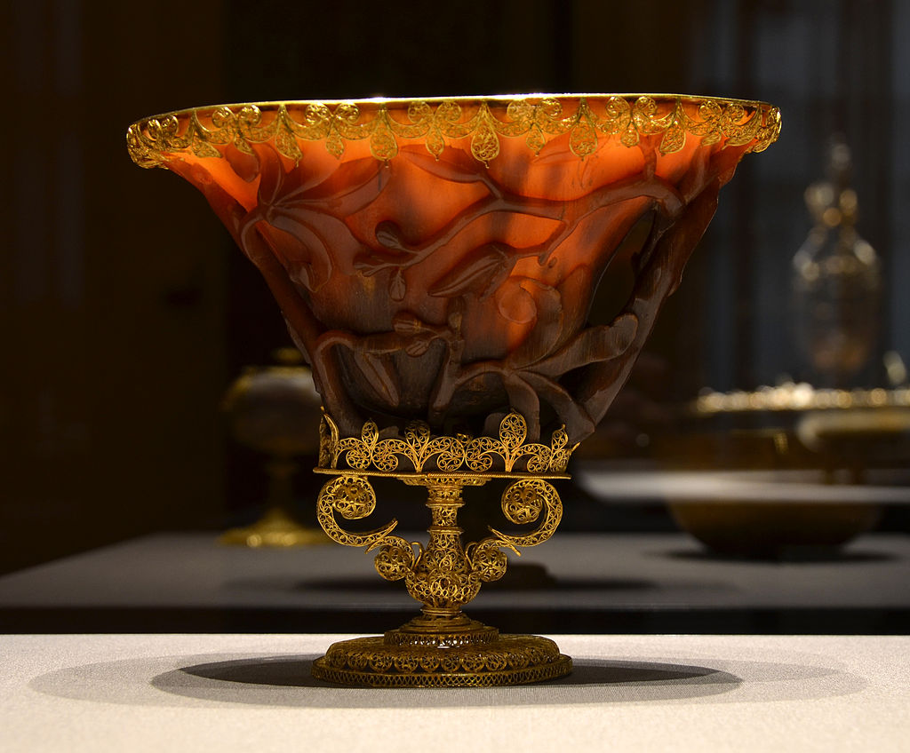 Kunsthistorisches_Museum_09_04_2013_cup_rhinoceros_horn_1.jpg