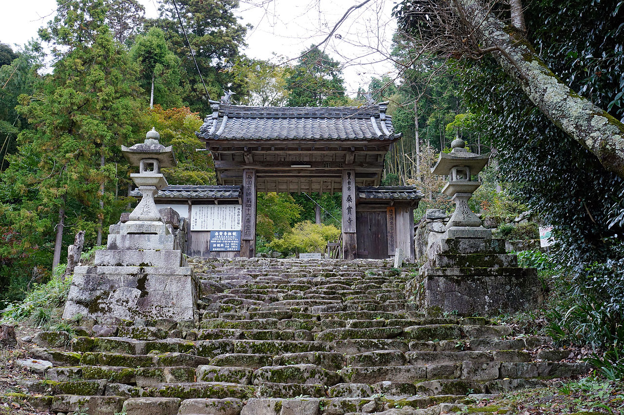 Kuwanomi-dera_Azuchi_Shiga_pref_Japan01n.jpg