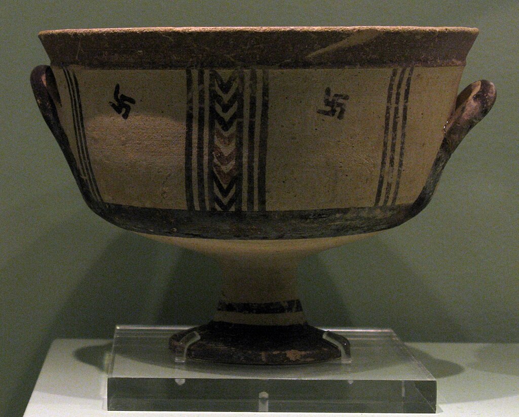 Kylix_and_plate_-Cypro-Geometric_III_period(950-750_BC).jpg