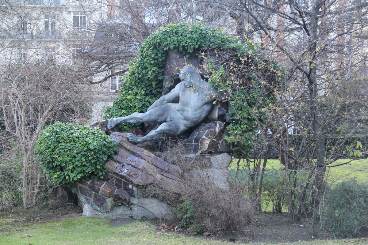 L'Effort_by_Pierre_Roche,_Luxembourg_Gardens,_Paris_5_Marchа_2015.jpg