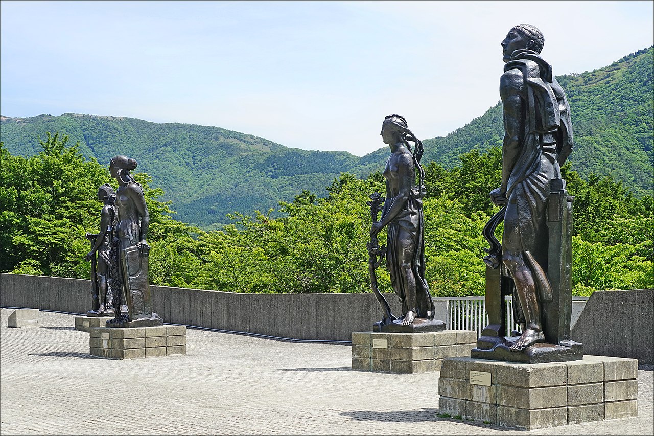 Les_quatre_Vertus_d'A.Bourdelle_(Hakone_open-air_museum,_Japon)_(42913478042).jpg