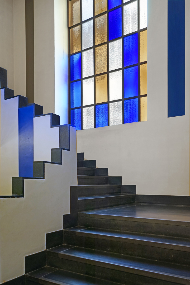 L'escalier_de_l'Aubette_en_1928_(musées_de_Strasbourg)_(29056943916).jpg