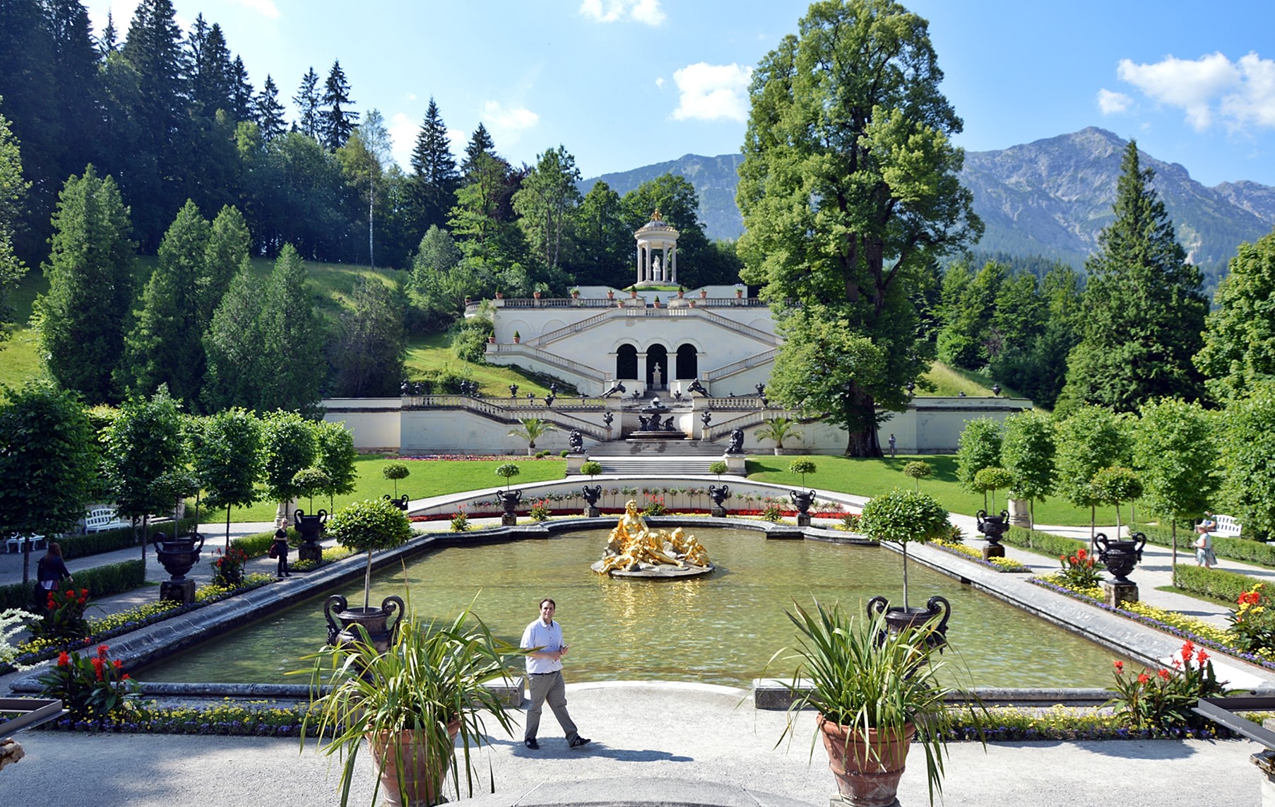 linderhof-fountain-1.jpg