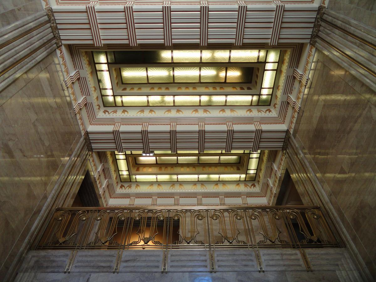 Lobby_-_Carbide_&_Carbon_Building_-_рDSC09409.jpg