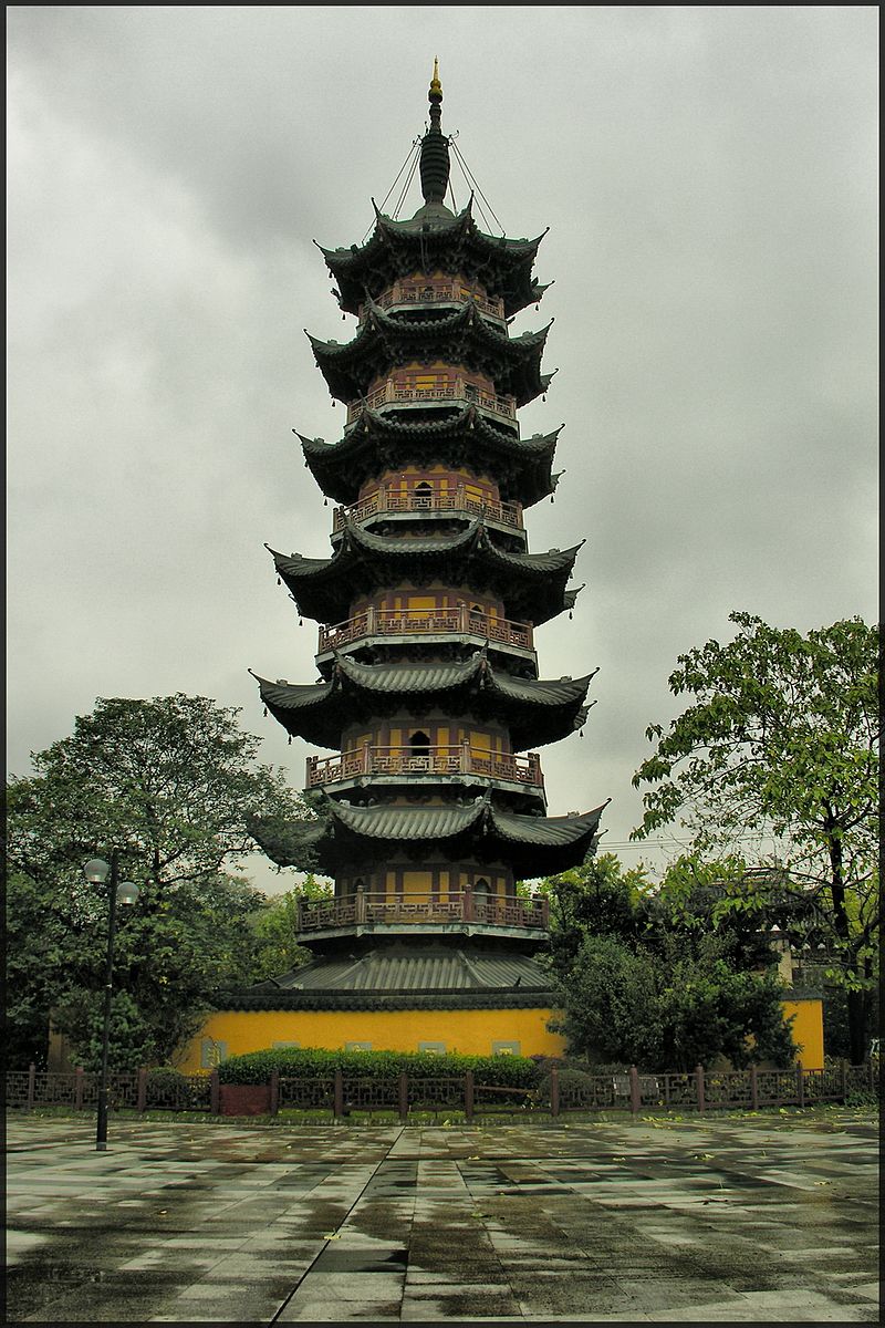 Longhua_Pagoda,_Shanghai_-_panoramio.jpg