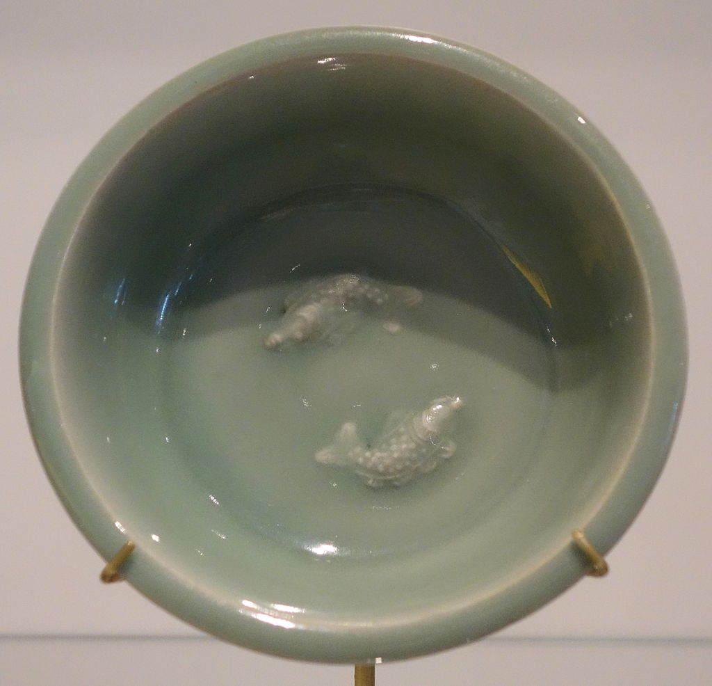 Longquan_ware_dish,_China,_Song-Yuan_dynasty,_c._1250-1368,_.JPG