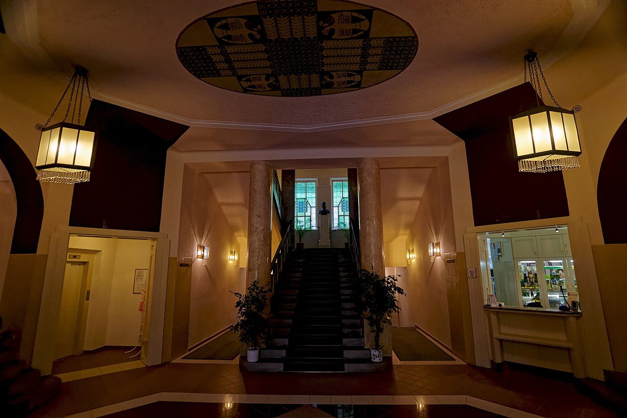Luhačovice_-__Wagnerian_Geometrical_Art_Nouveau (4).jpg