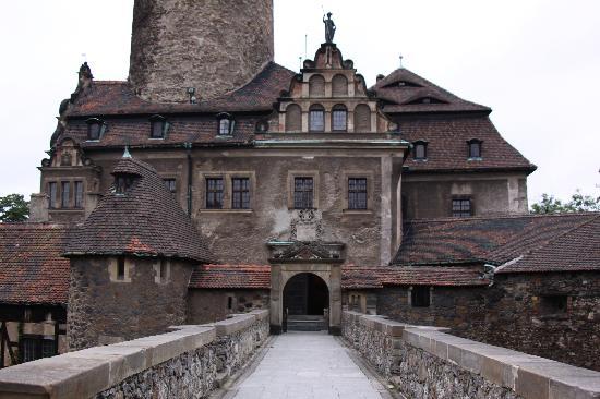 main-entrance-to-hotel.jpg