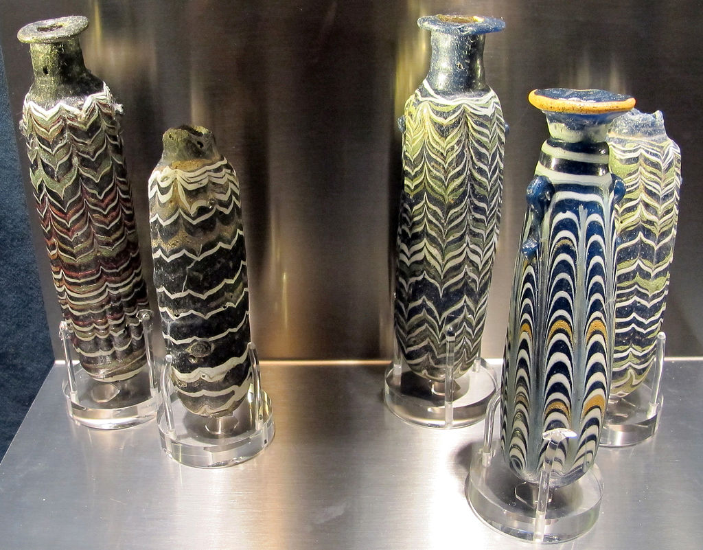 Manifattura_fenicia_o_rodia,_unguentari_in_paste_vitree,_450-250_ac._ca._04.JPG