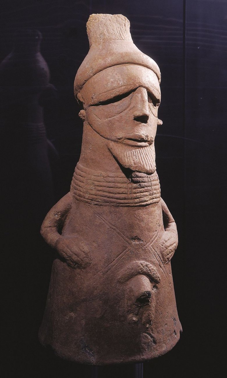 manos_en_la_cintura._Cultura_Sokoto._Nigeria._Siglo_VII_a.C._–_siglo_I_a.C.jpg