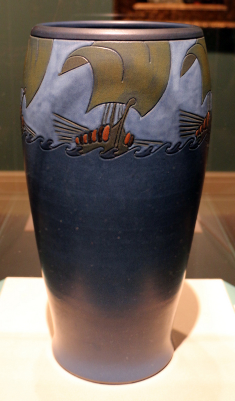 Marblehead_pottery,_vaso,_marblehead_MнA_1910-20_ca.jpg