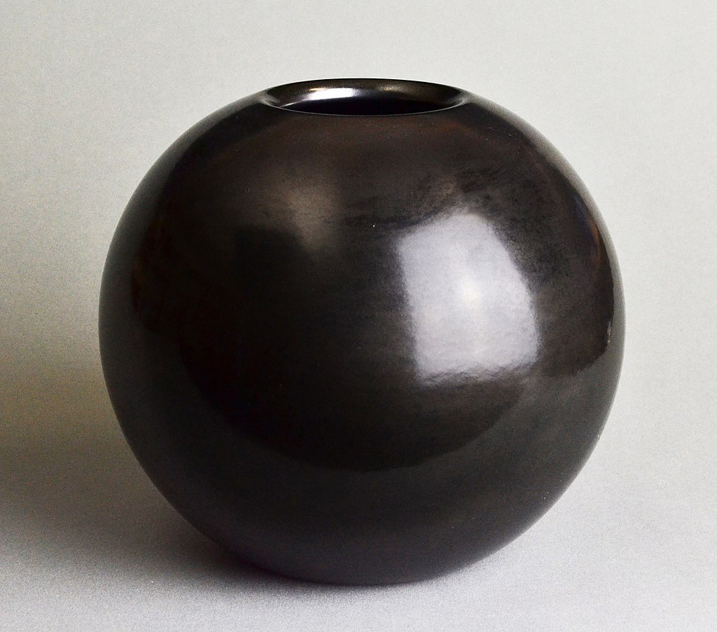 Martha_Katzer_Vase_3476.jpg