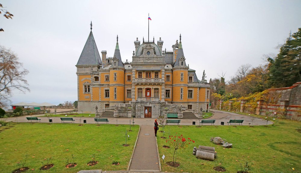 massandra-palace-in-yalta-1.jpg