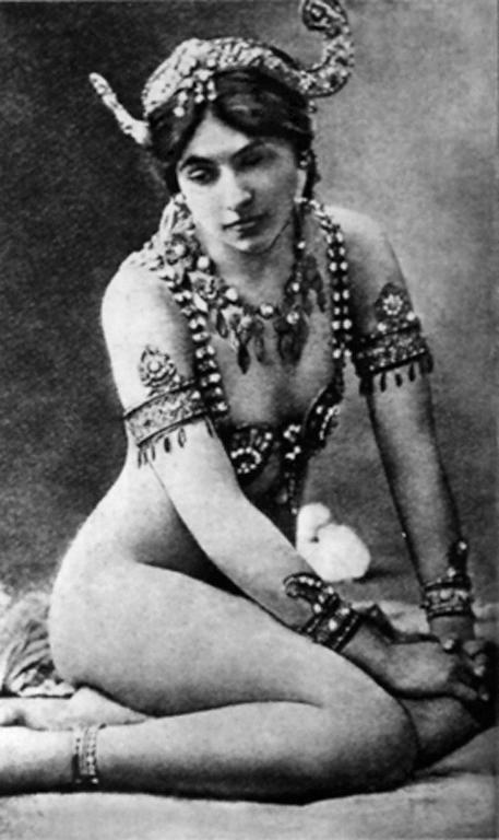 Mata-Hari_Paris_1910.jpg