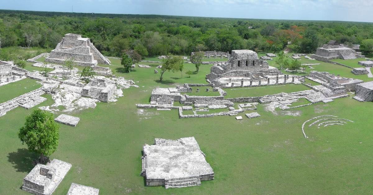 Mayapan_Ruins_Panoramic_View_From_Top_Of_Pyramid.JPG