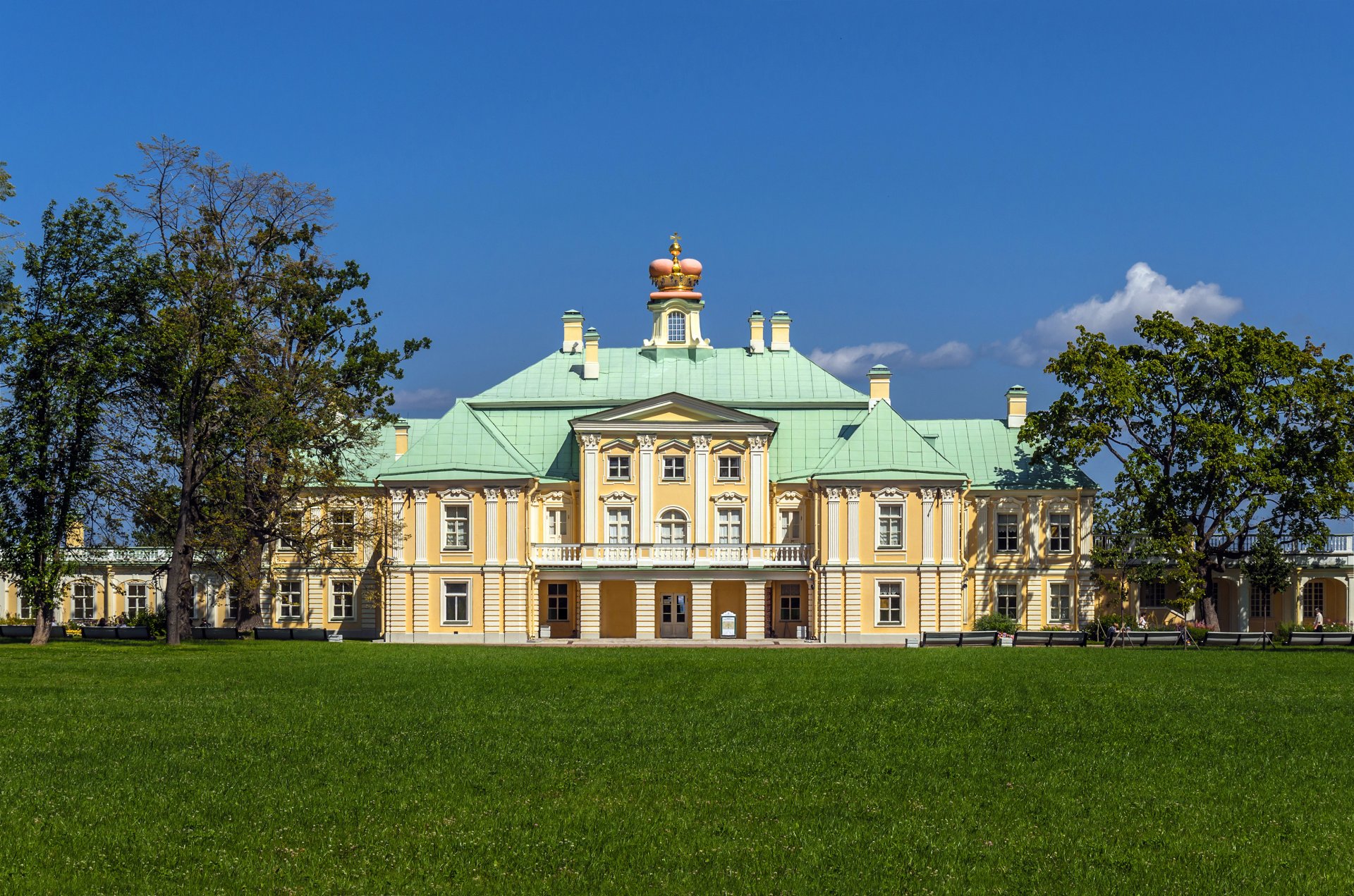 menshikovsky_palace_in_oranienbaum_01.jpg