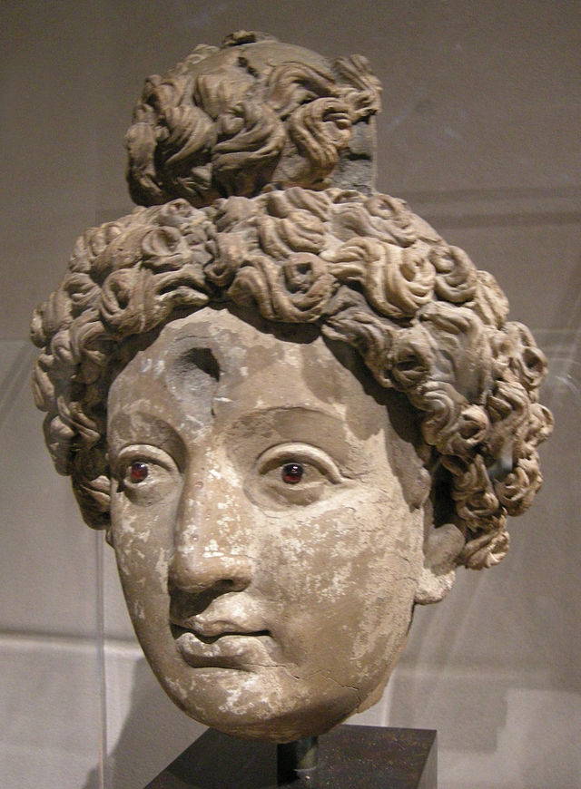 Met,_afghanistan_(maybe_bhadda),_head_of_bodhisattva,_5-5th_century.JPG
