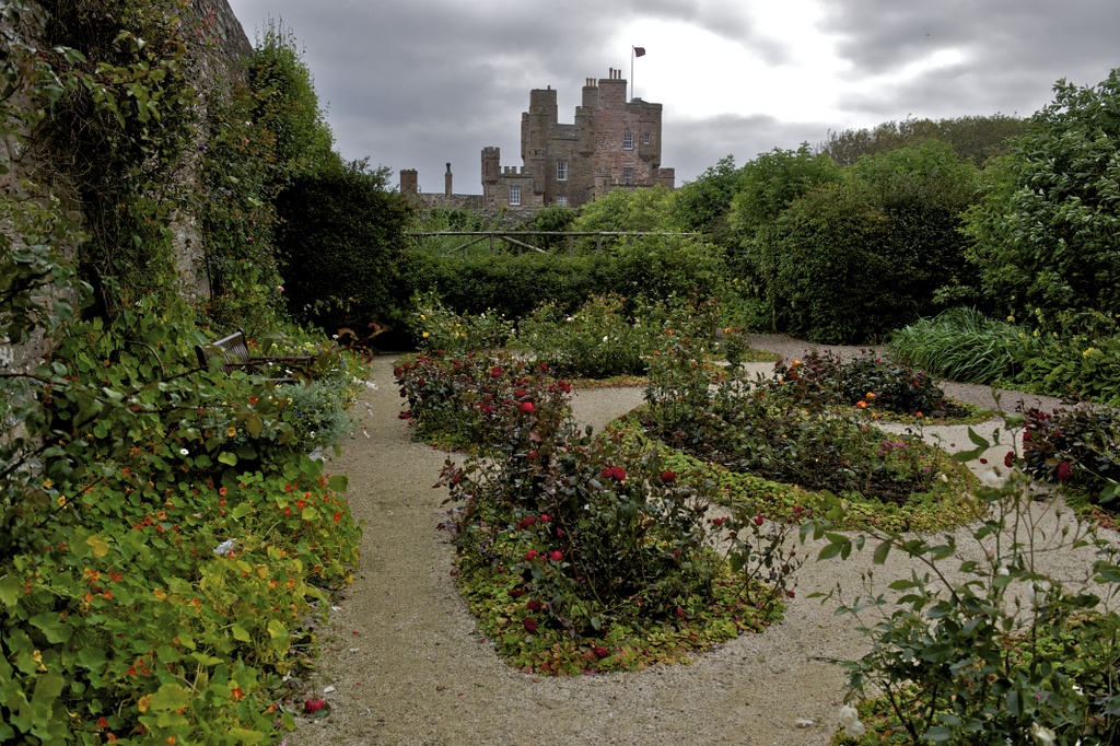 Mey castle_gardens_mey_original.jpg
