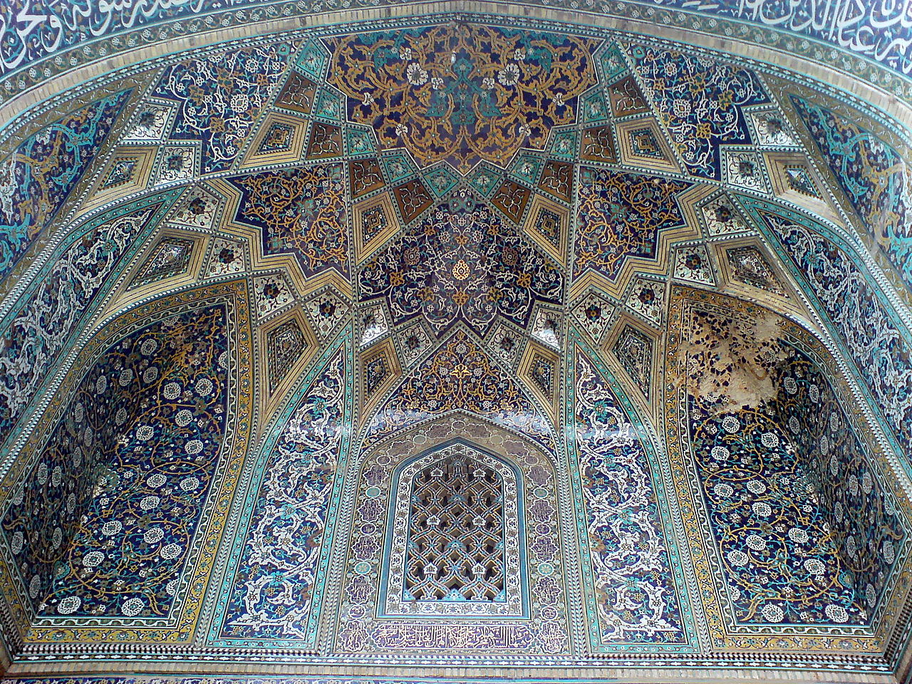 Middle_portico_of_Al-Mahruq_Mosque_-_Tiling_02.JPG