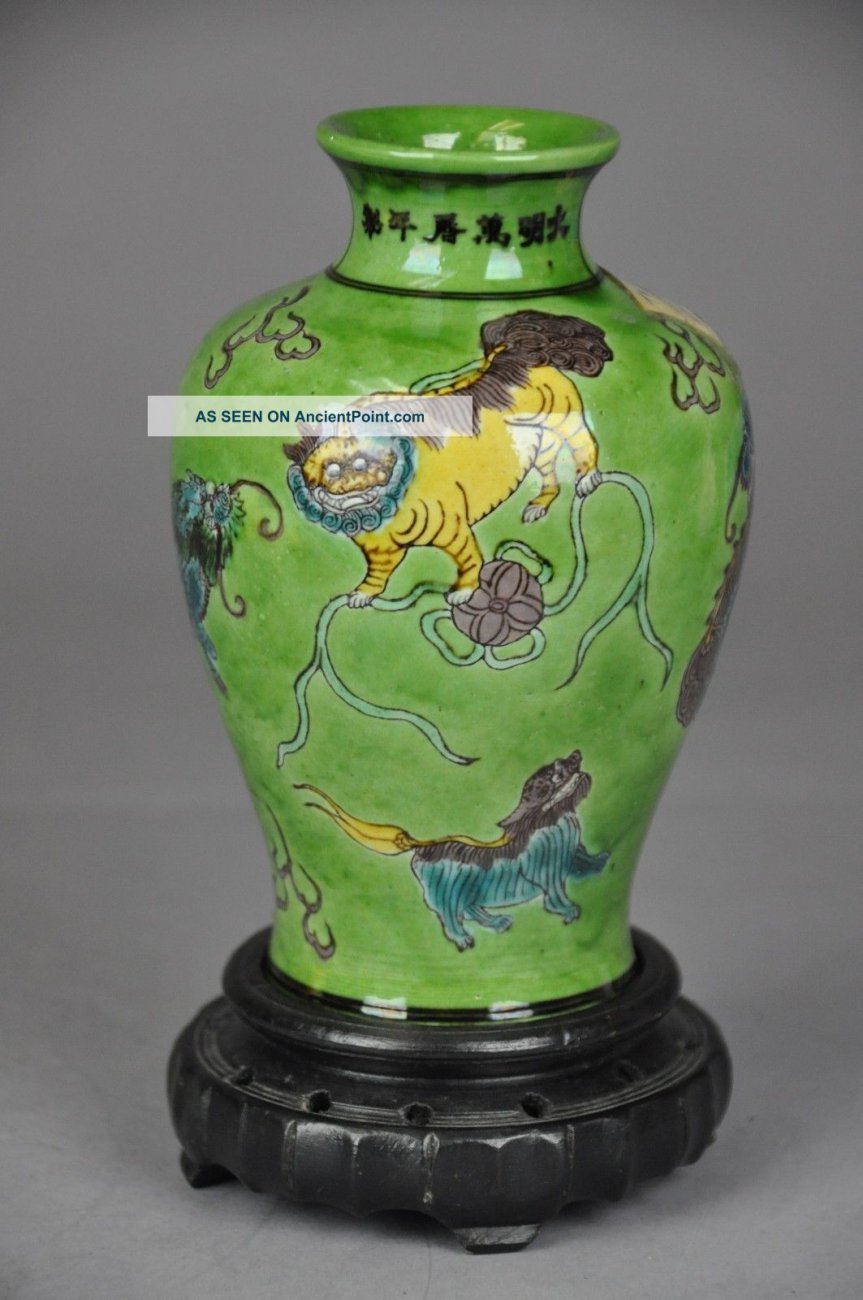 ming_dynasty_green_ground_mascot_porcelain_vase_1_lgw.jpg