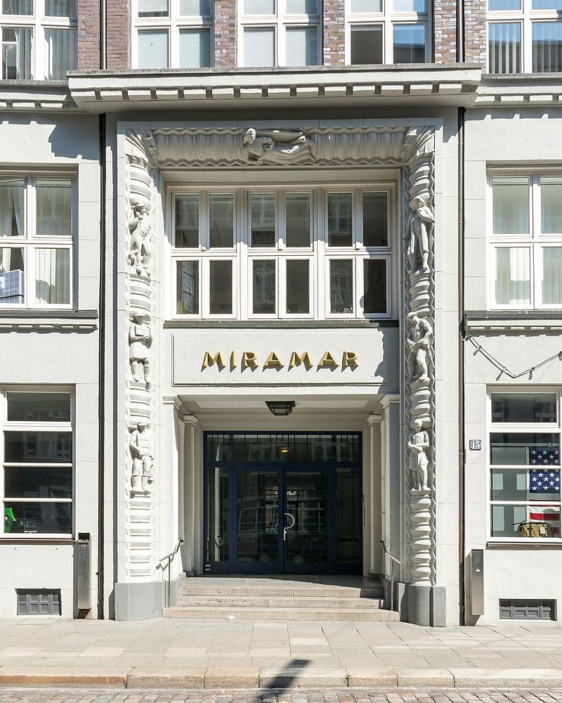 Miramar-Haus_(Hamburg-Altstadt).Portal.2.29138.ajb.jpg