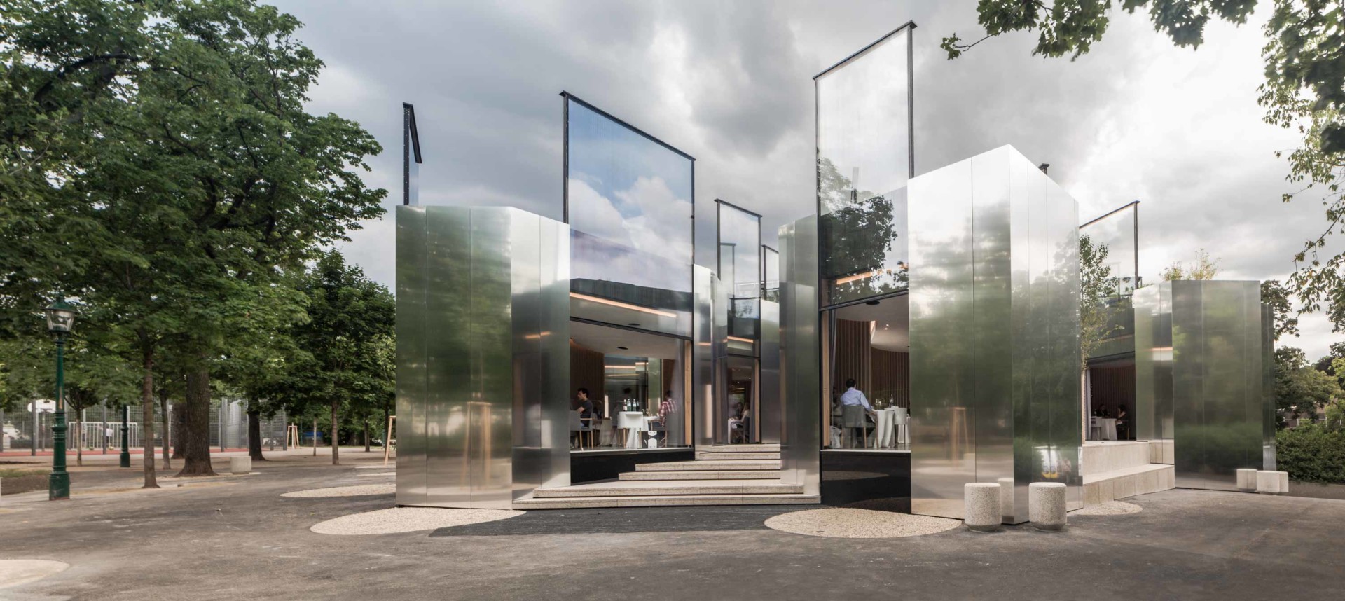 Mirrored-Design-Steirereck-Restaurant-by-PPAG-Architects.jpg
