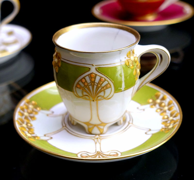 Mocha_cup,_designed_by_Adolf_Flad,_made_by_KPM_Berlin,_1902,_.JPG