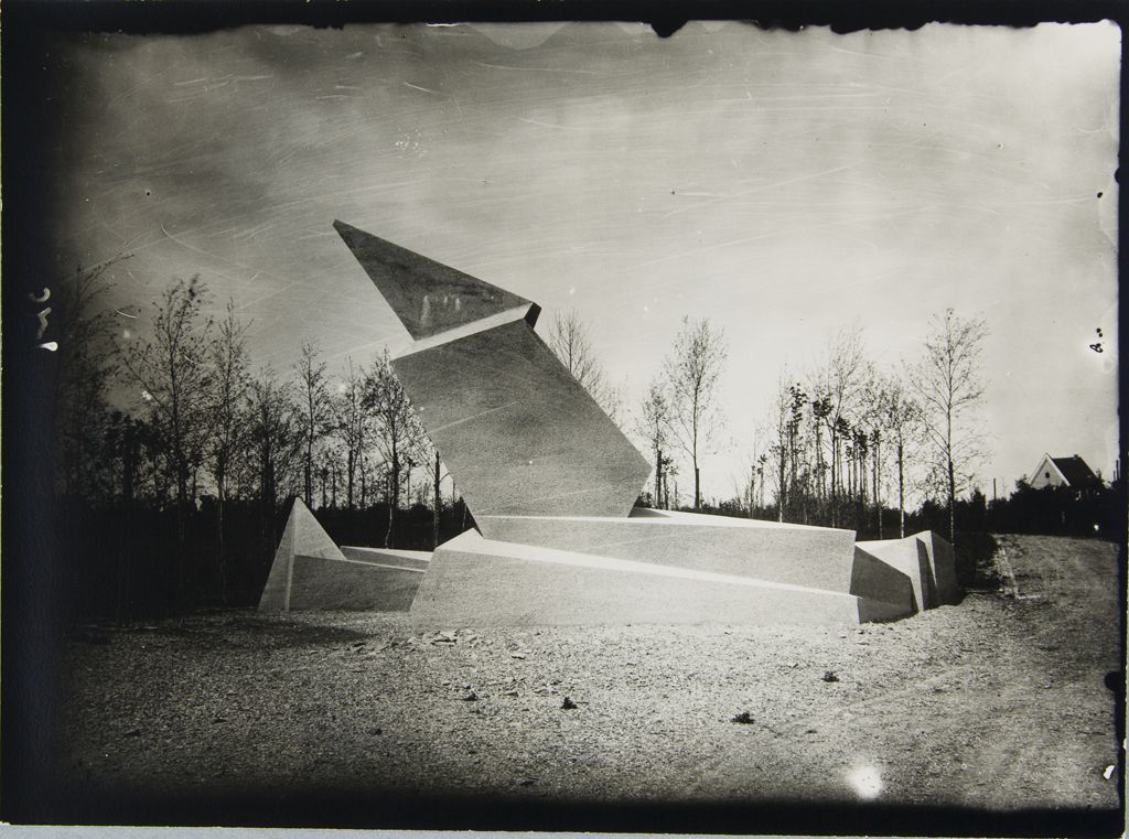 Monument_to_the_March_dead.jpg