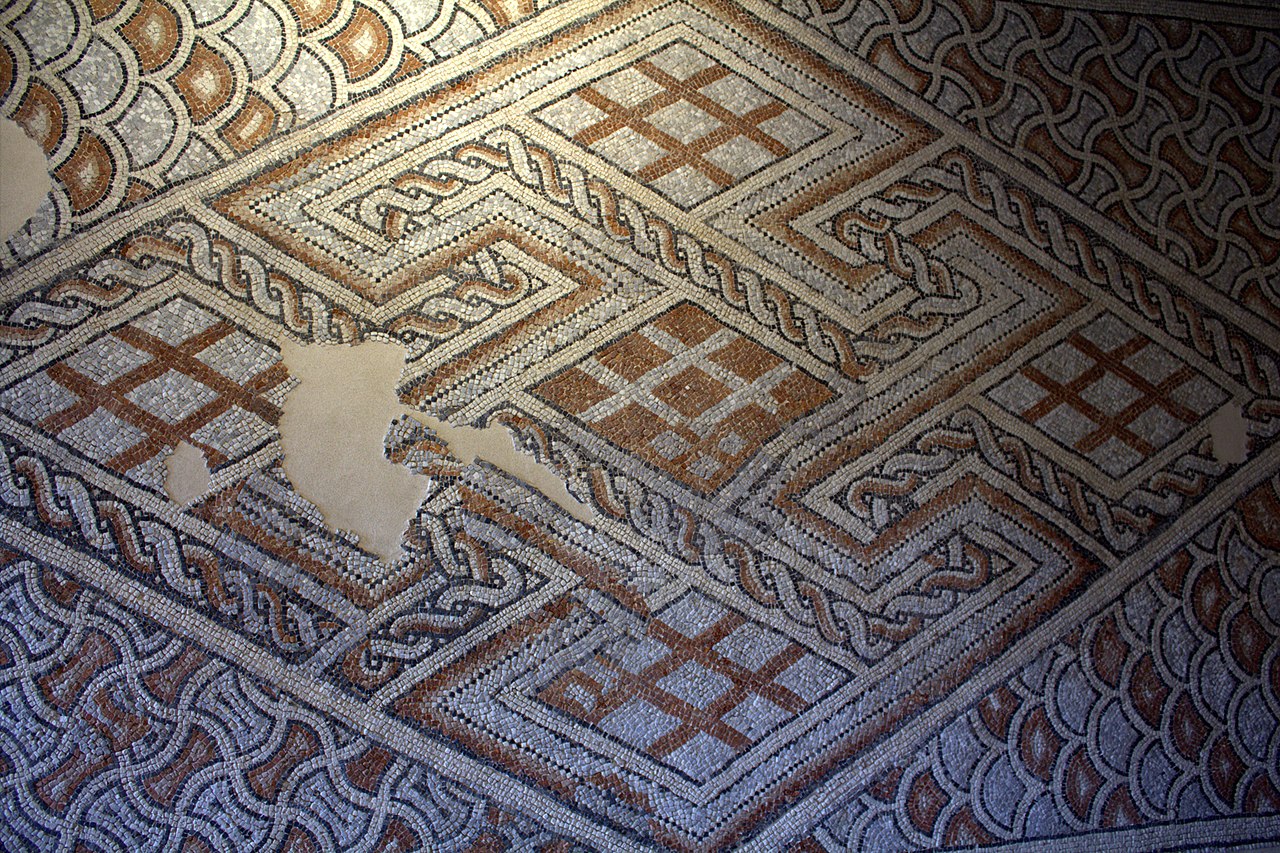 Mosaico_pavimentale_Palazzo_Teodorico_2.jpg