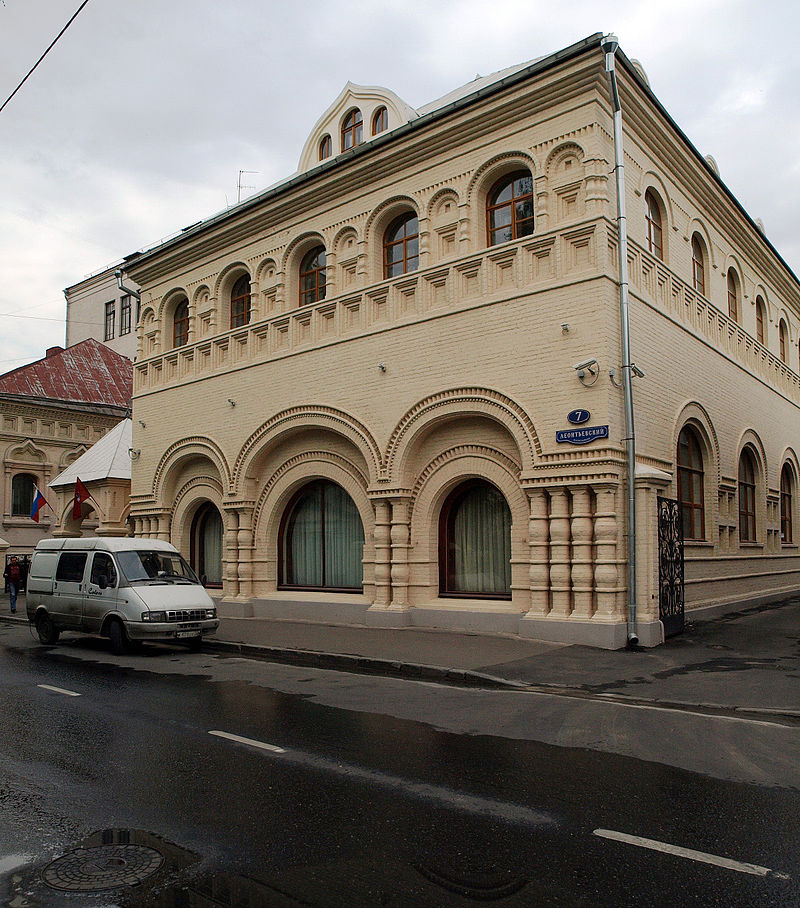 Moscow,_Leontyevsky_7_June_2008_02.JPG
