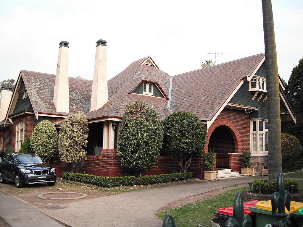 'Mounterry'_318_Burwood_Road_by_Appian_Way.jpg