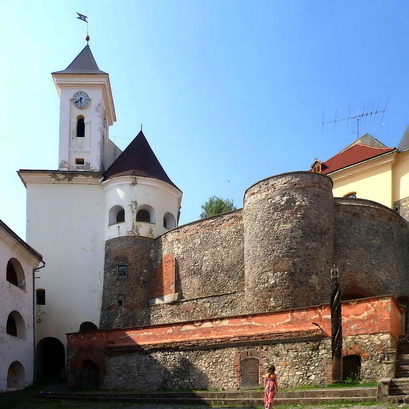 Mukachevo_Zakarpatska-Castle_Palanok-general_view.jpg