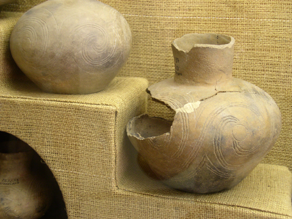 Natchez_pottery_HRoe_2004.jpg
