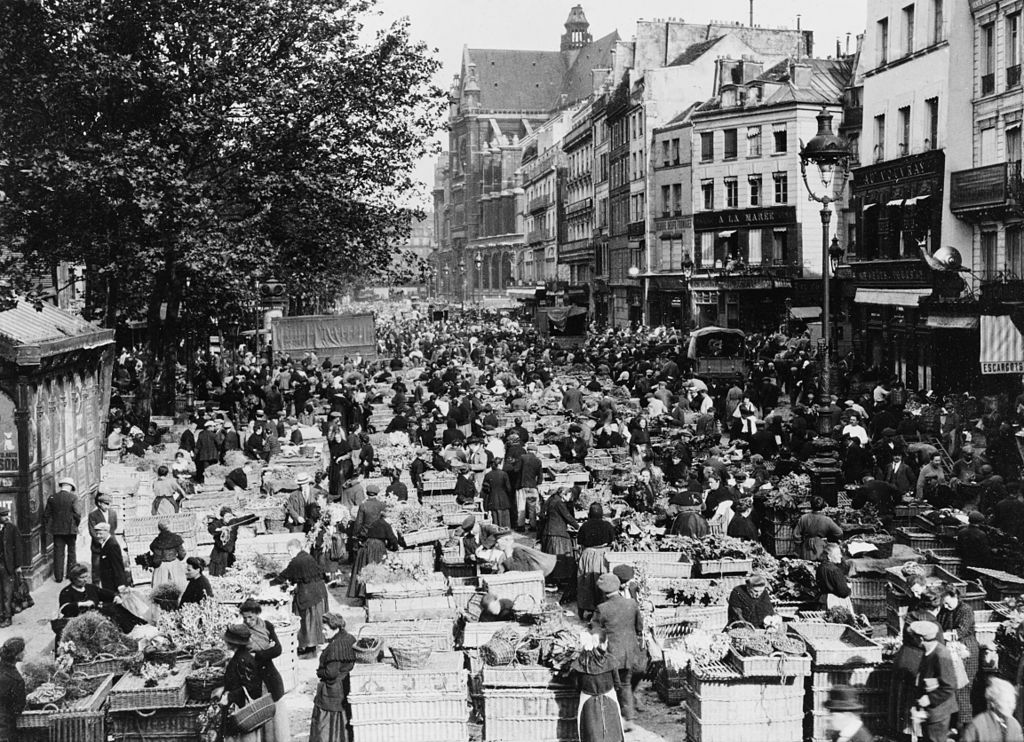 Nearly_identical_views_of_street_market_in_Paris,_France.jpg