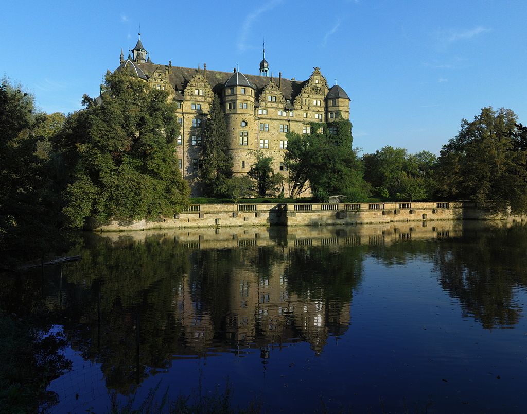 Neuenstein_Schloss01_crop1_2007-09-22.jpg