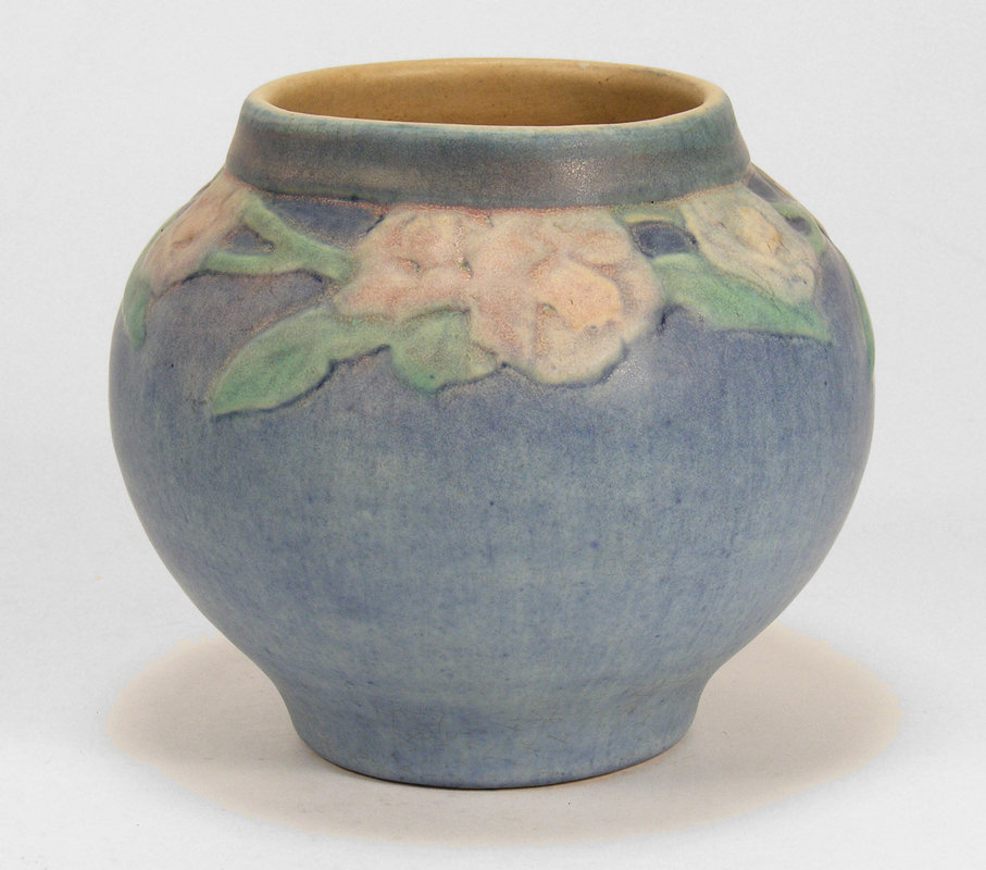 Newcomb-Pottery-AFS-1922-5-18dia-bulboаus-rose-vase-A.jpg