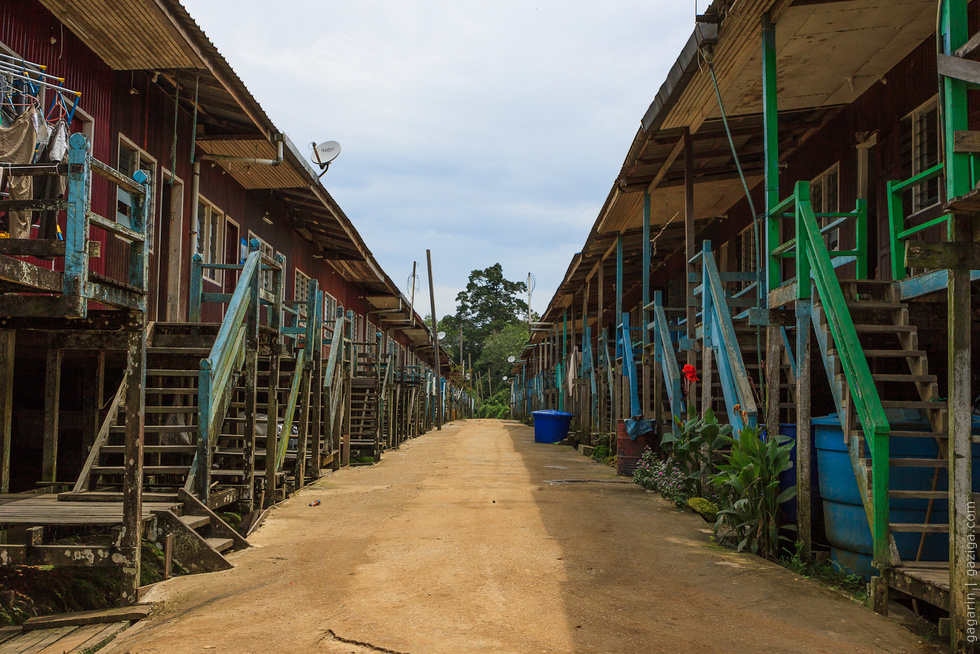 niah-longhouse.jpg